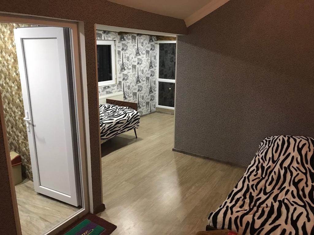 Rachvela'S Guest House ボルジョミ エクステリア 写真